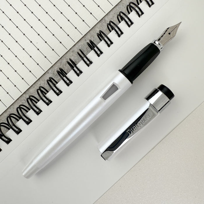 Diplomat Magnum Fountain Pen - Pearl White