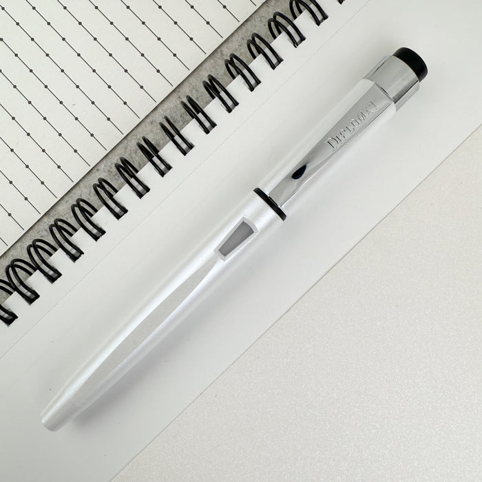 Diplomat Magnum Fountain Pen - Pearl White