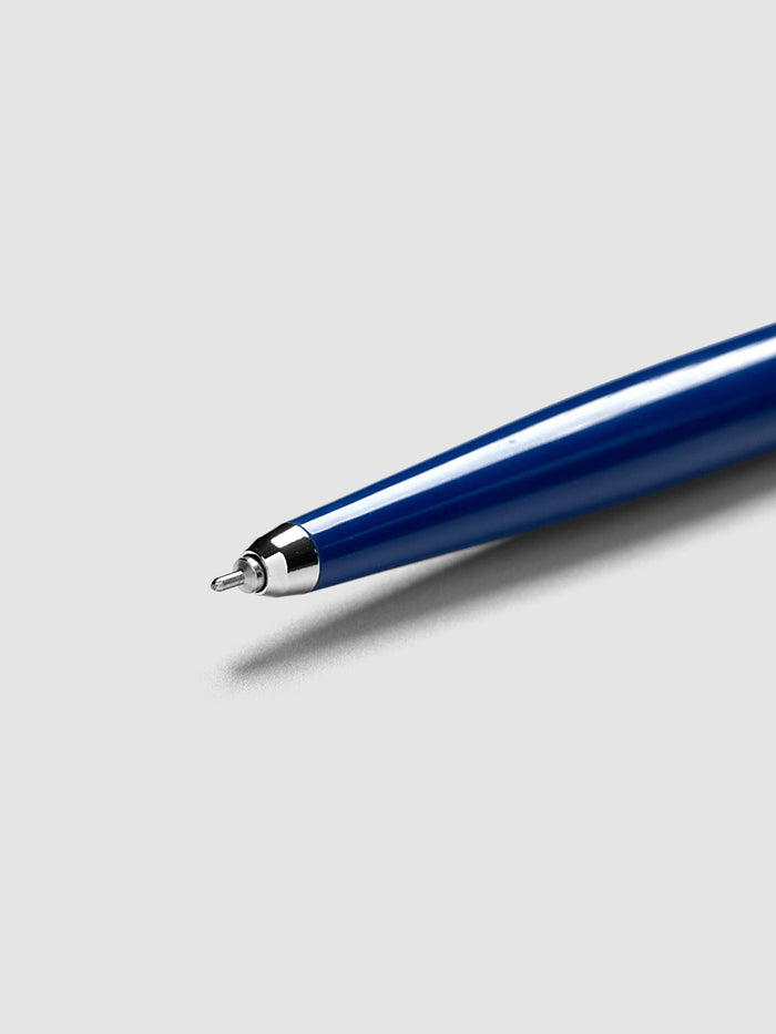 Close-up of the tip of the OHTO Rays Flash Dry Gel Pen | 0.5 mm in Navy, showing the silver metal cone and the 0.5 mm point