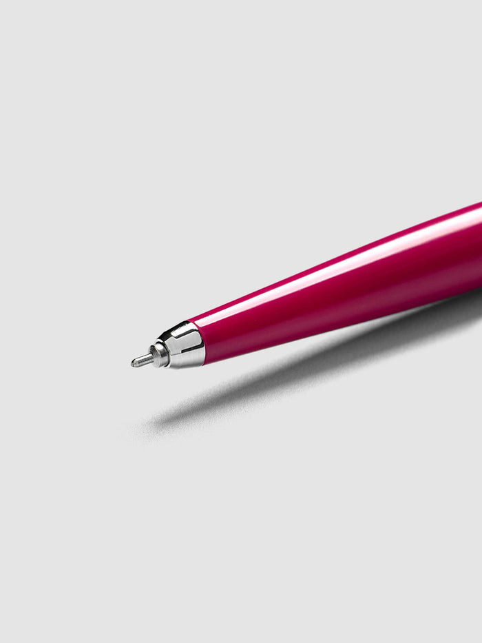 Close-up of the tip of the OHTO Rays Flash Dry Gel Pen | 0.5 mm in Rose Pink, showing the silver metal cone and the 0.5 mm point